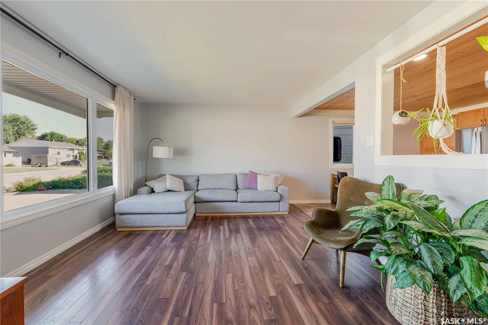 1363 Queen CRESCENT