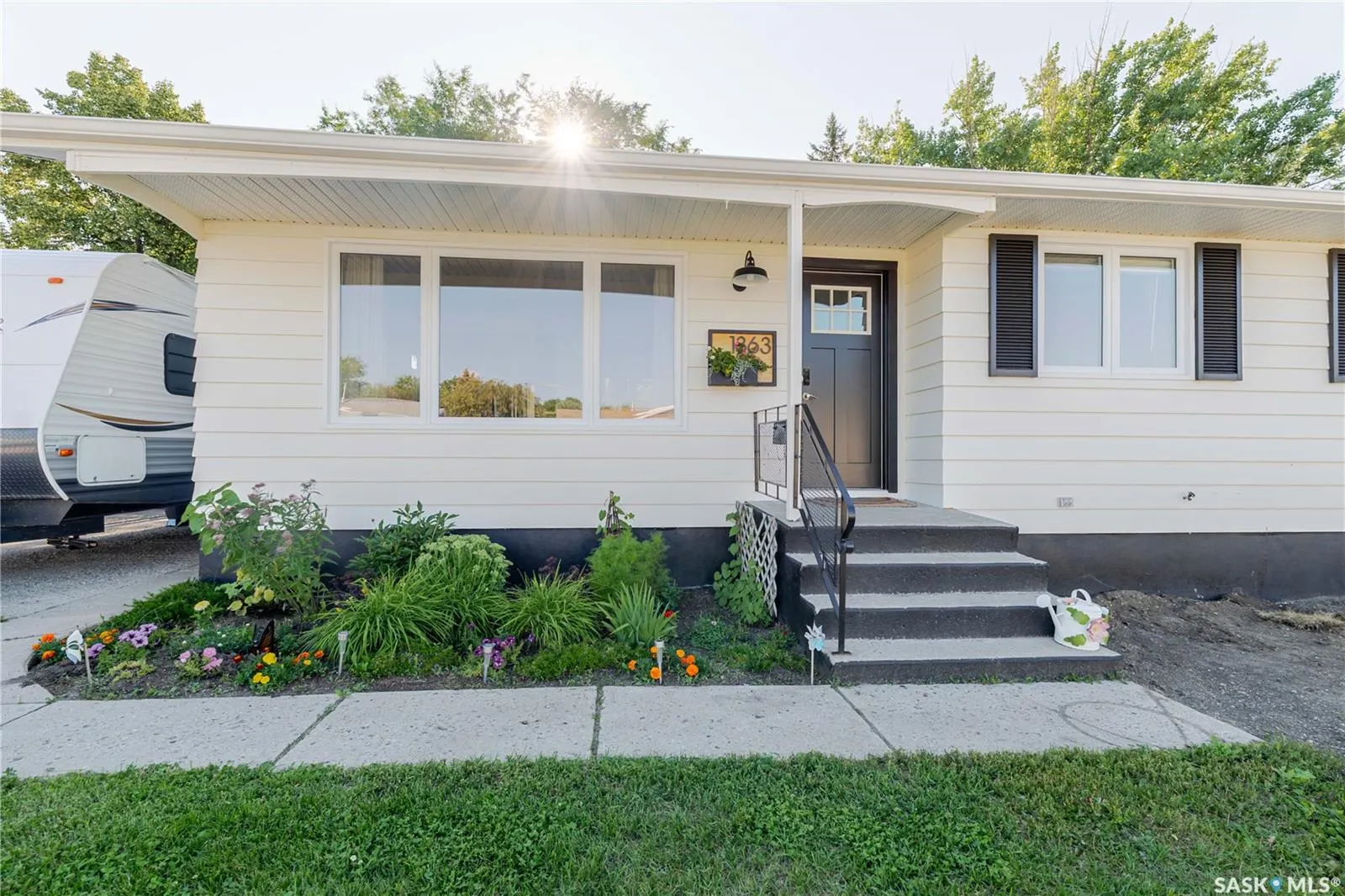 1363 Queen CRESCENT