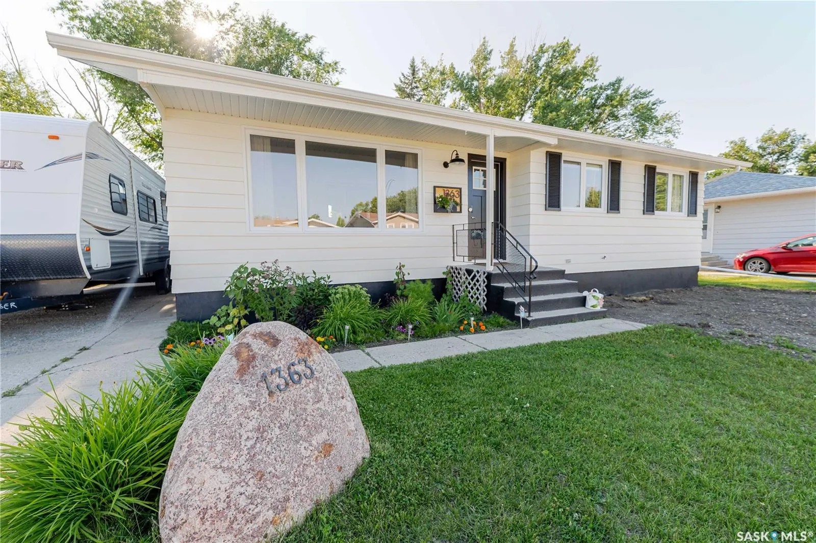 1363 Queen CRESCENT