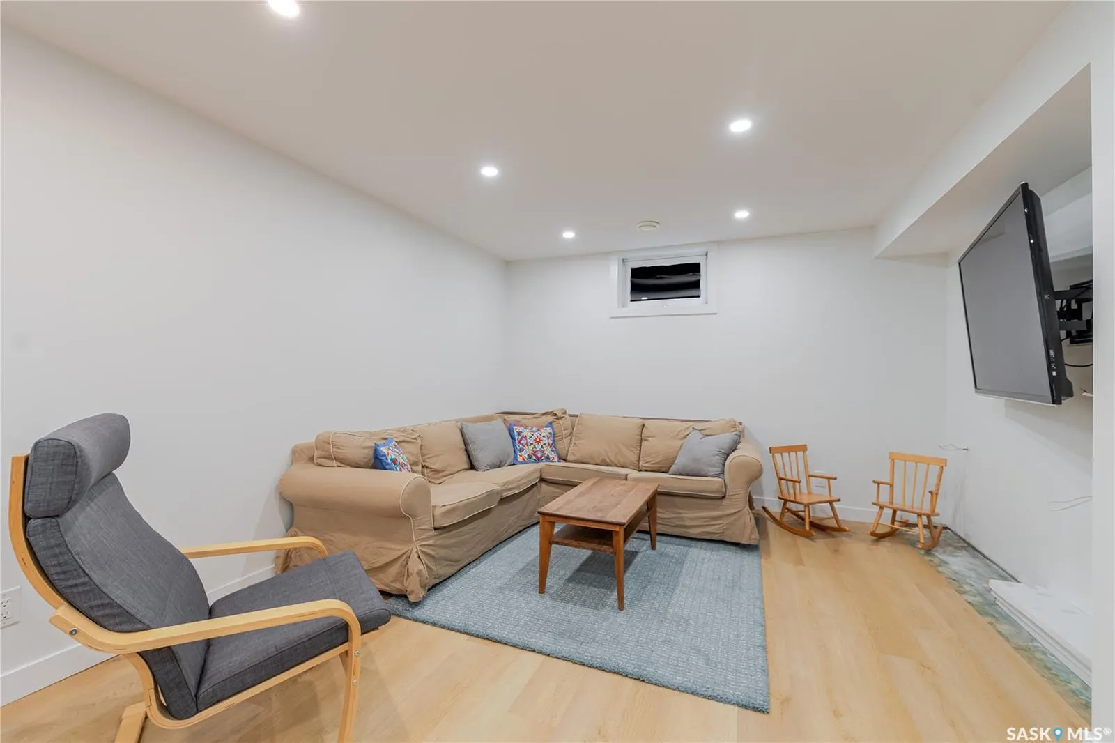 1363 Queen CRESCENT