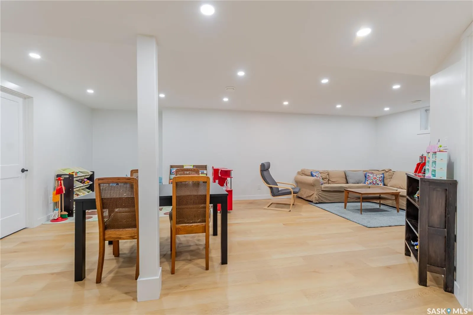 1363 Queen CRESCENT