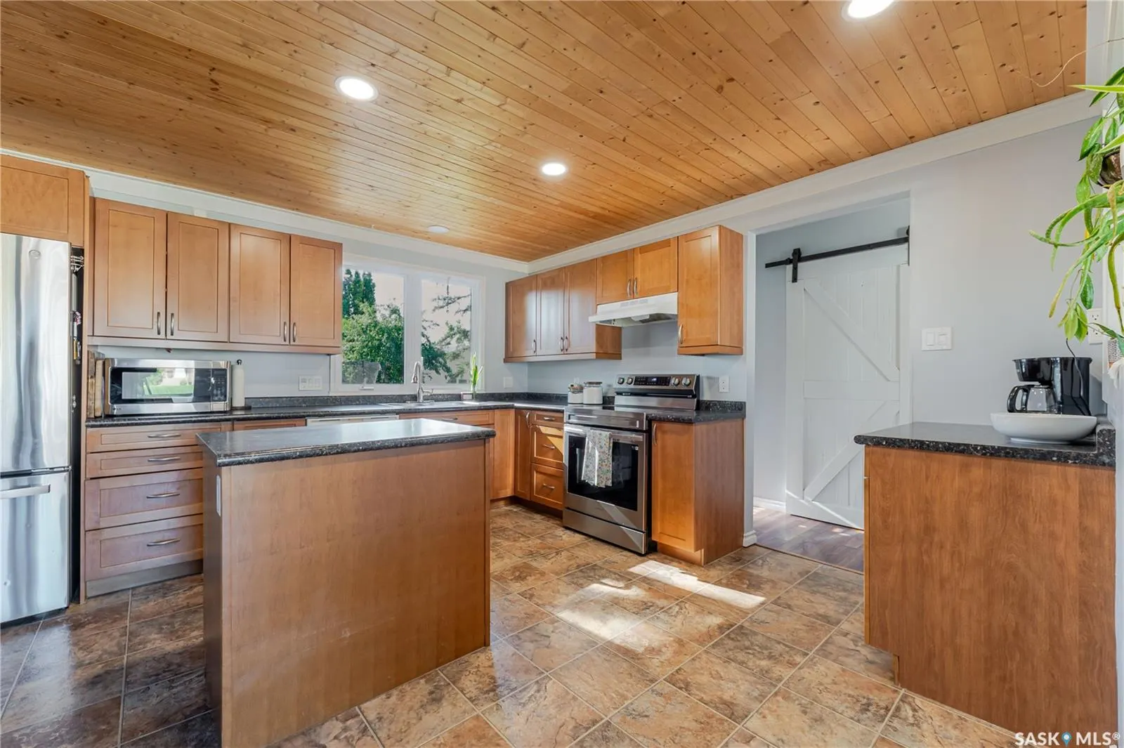 1363 Queen CRESCENT