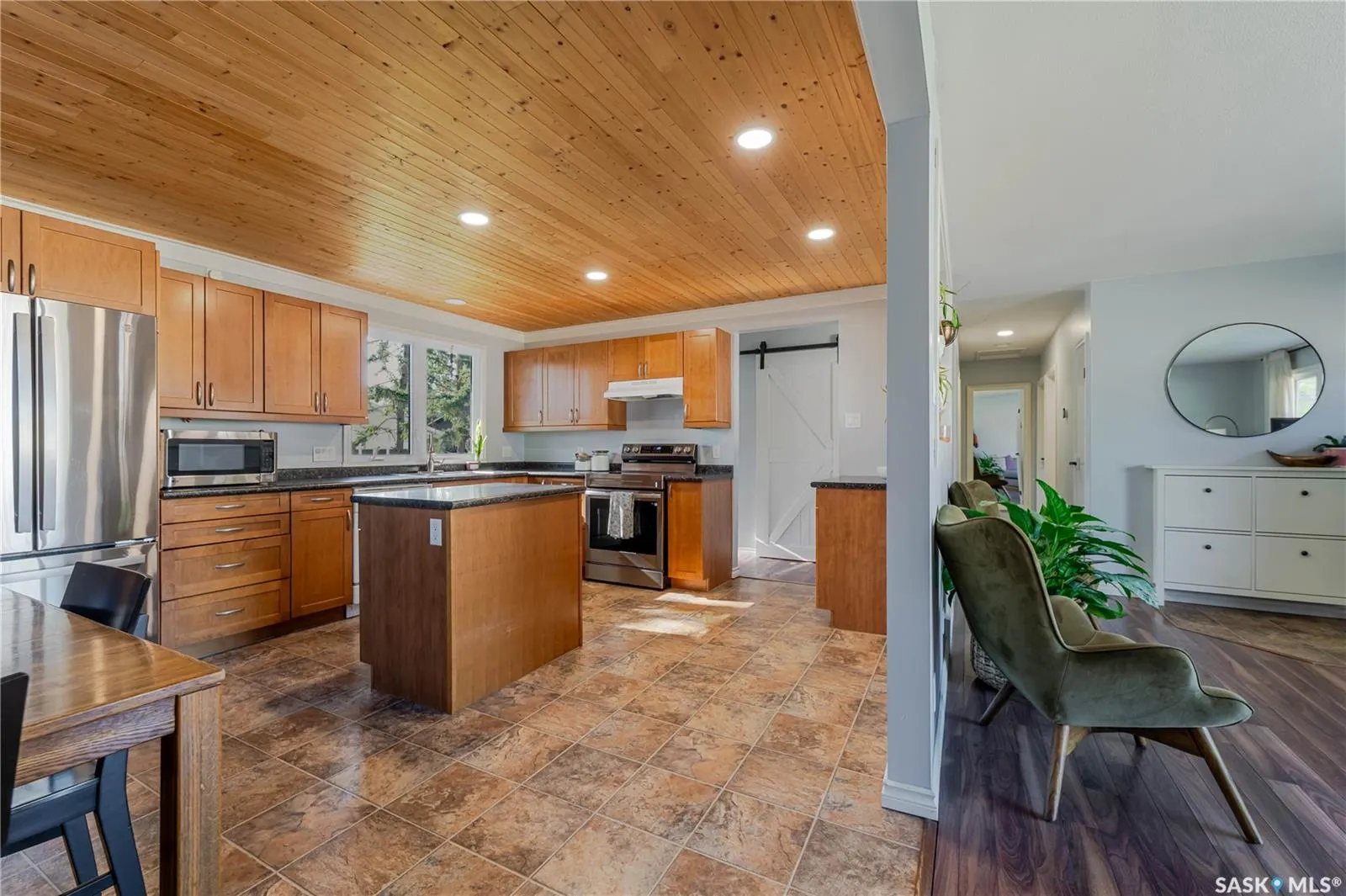 1363 Queen CRESCENT