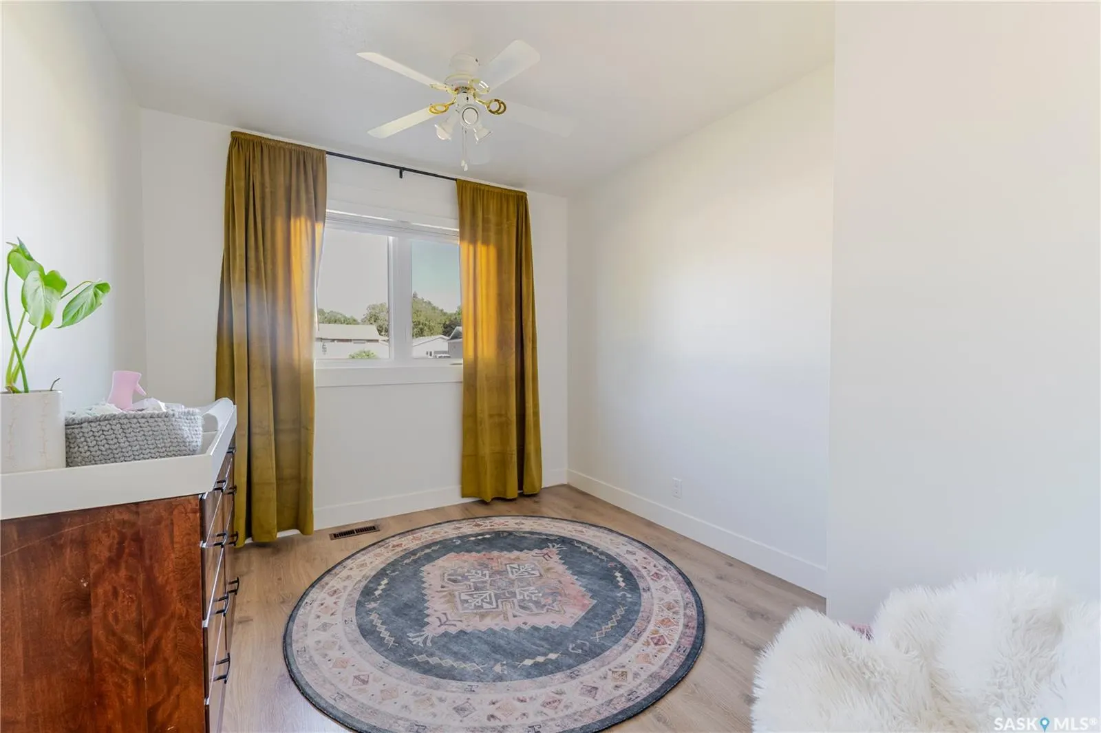 1363 Queen CRESCENT