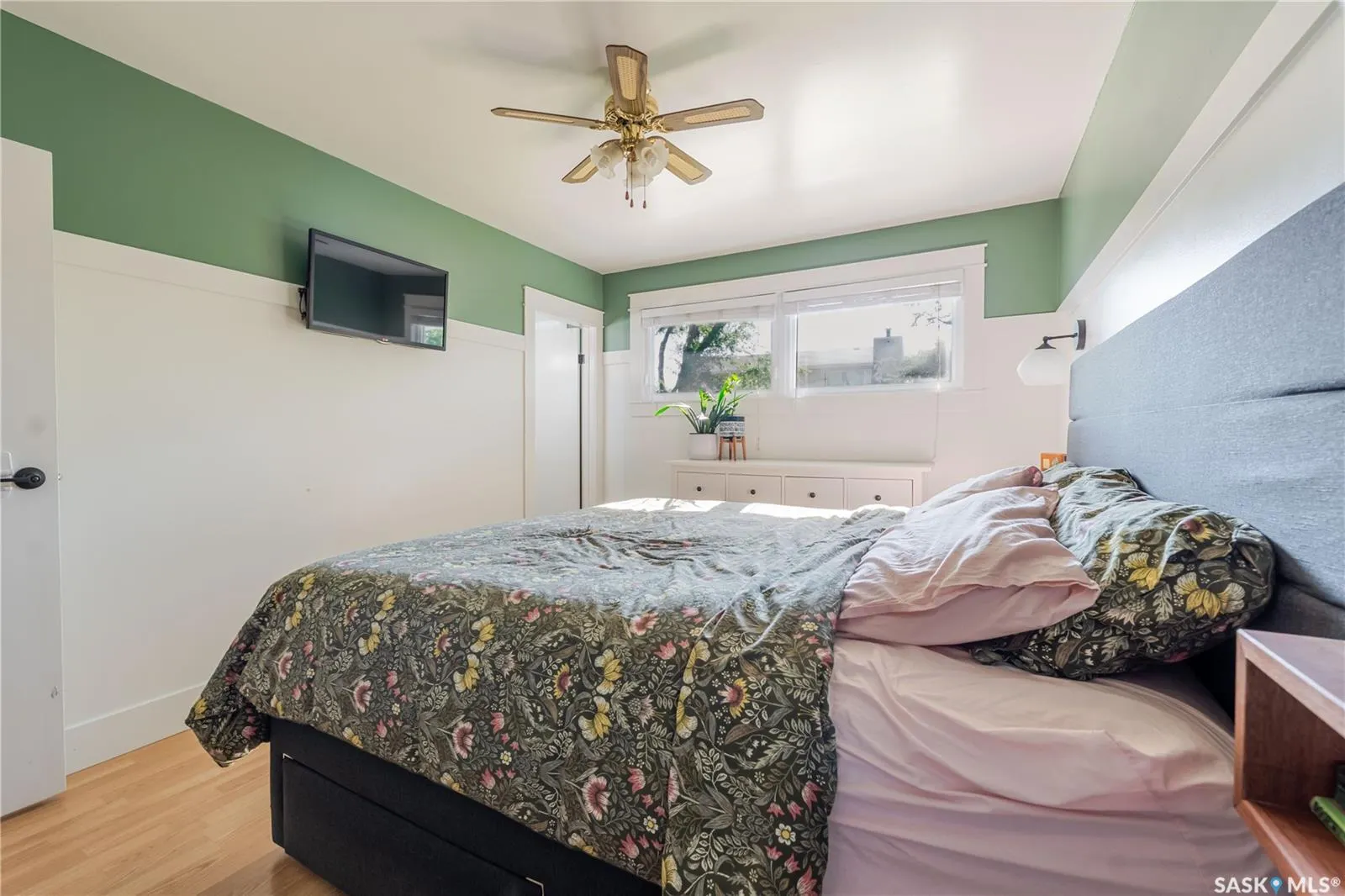 1363 Queen CRESCENT