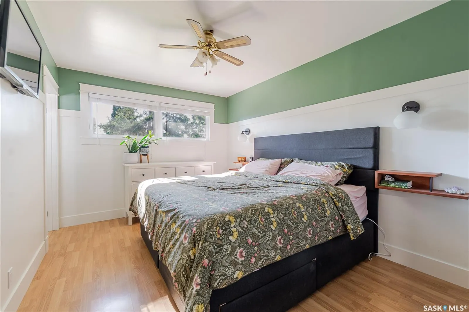 1363 Queen CRESCENT