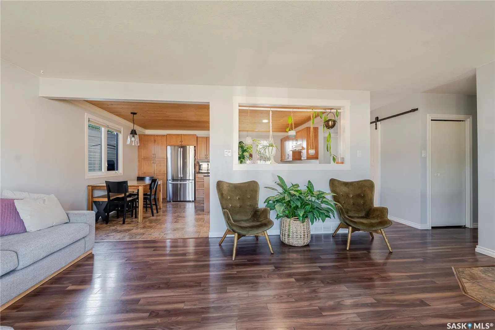1363 Queen CRESCENT
