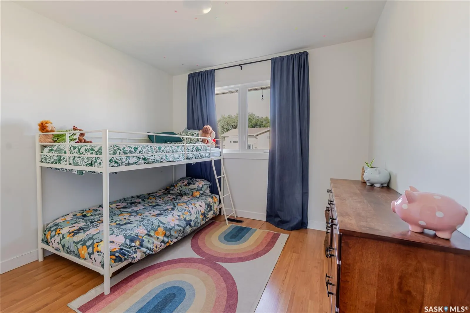 1363 Queen CRESCENT
