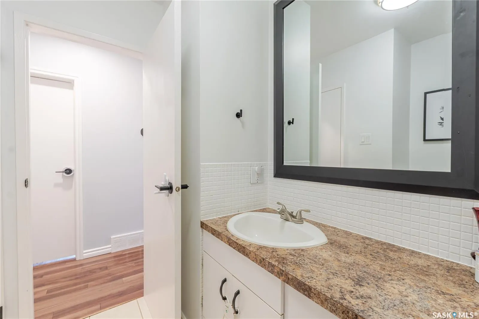 1363 Queen CRESCENT
