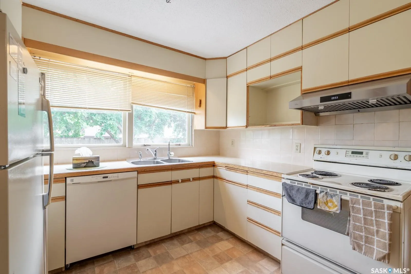 145 Mayfair CRESCENT