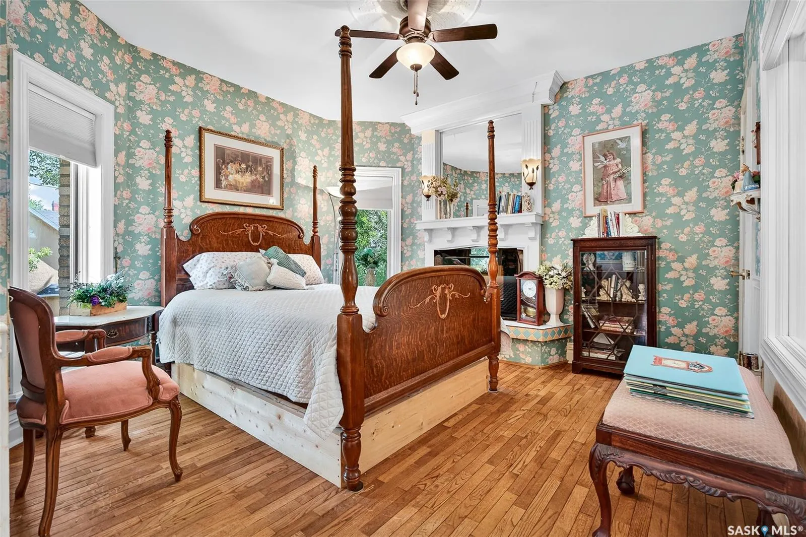 220 Hall STREET W