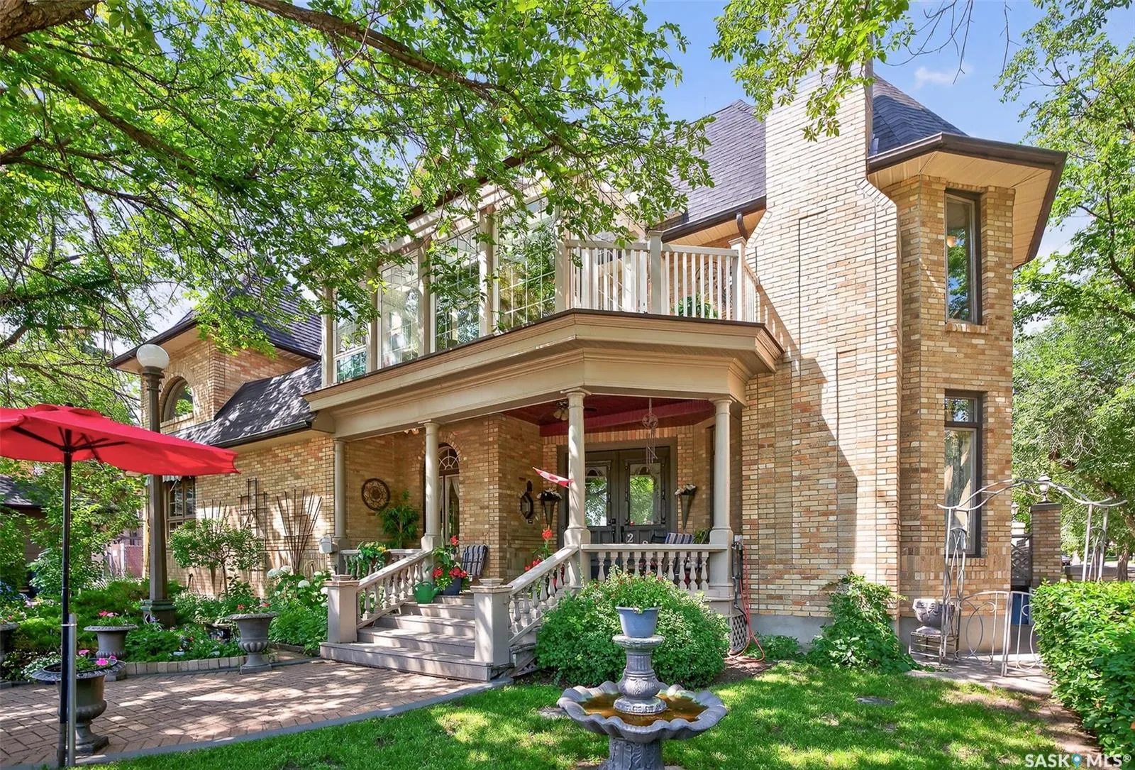 220 Hall STREET W