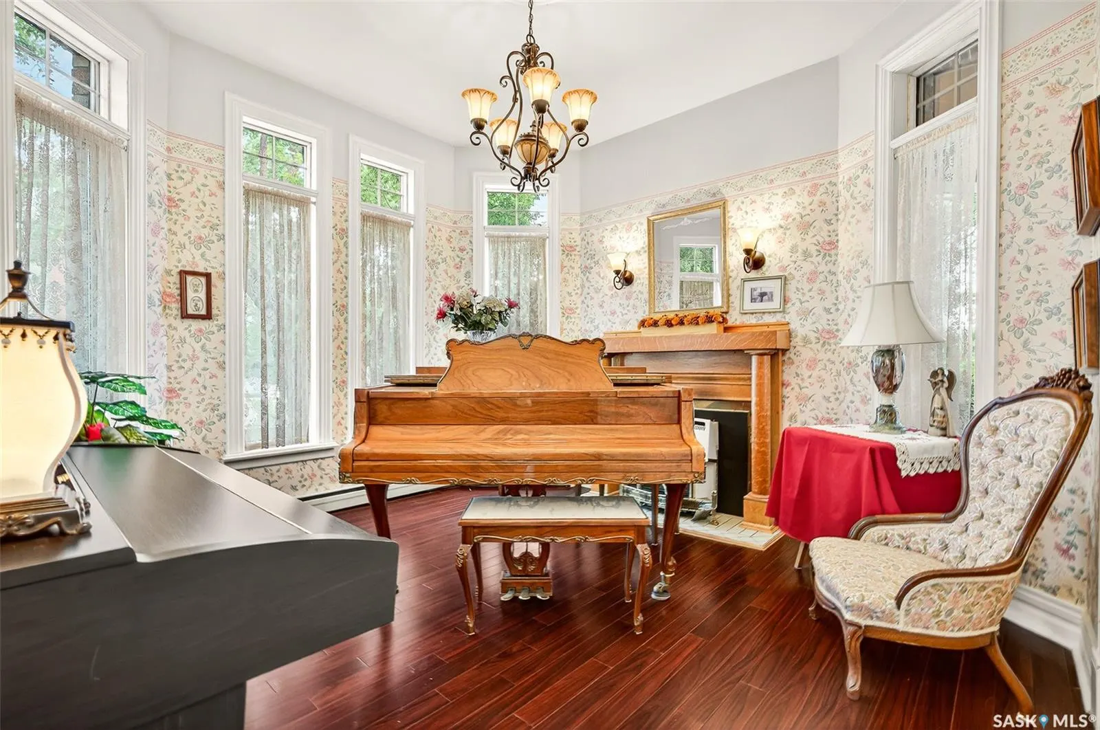 220 Hall STREET W