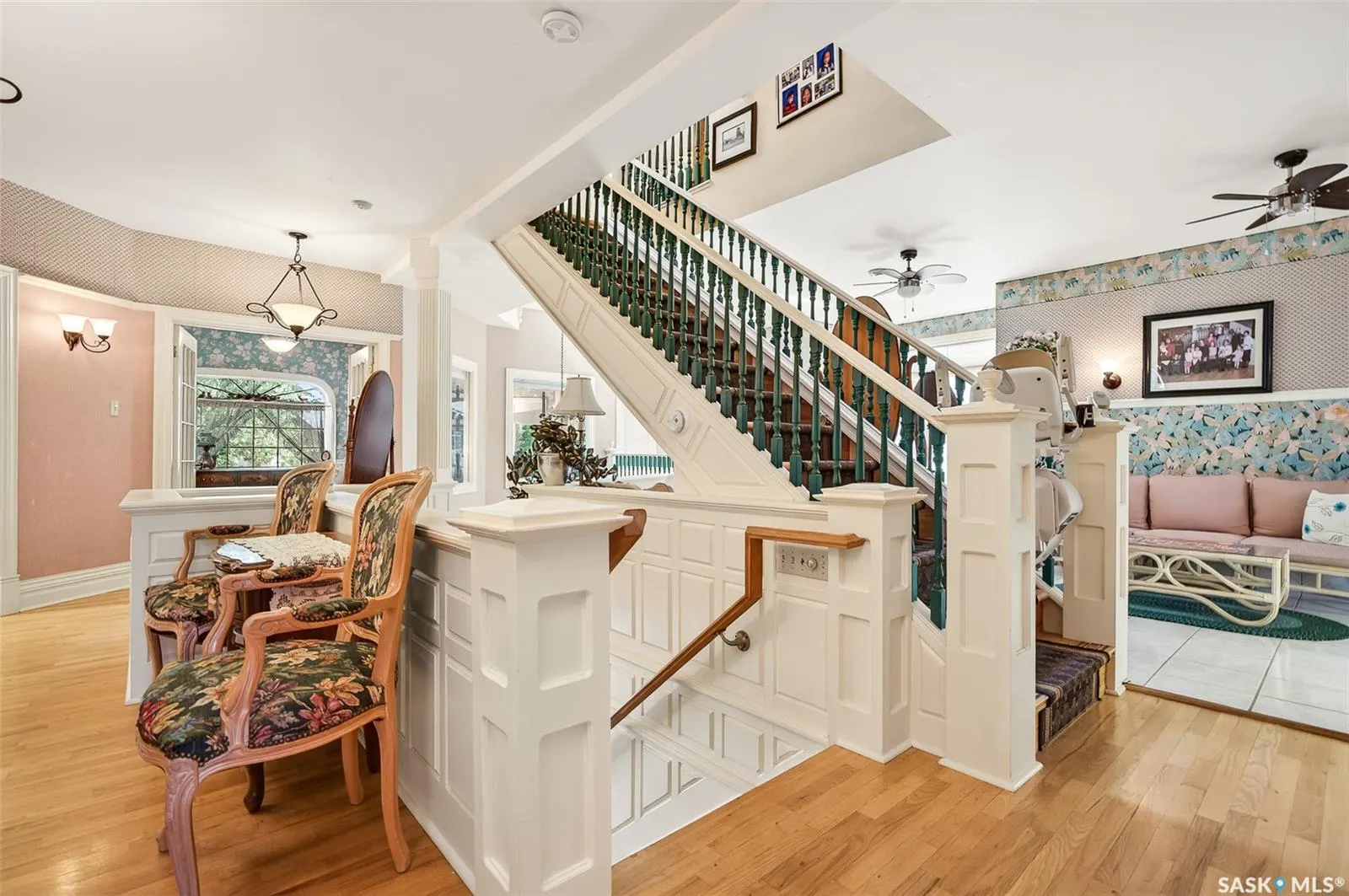 220 Hall STREET W