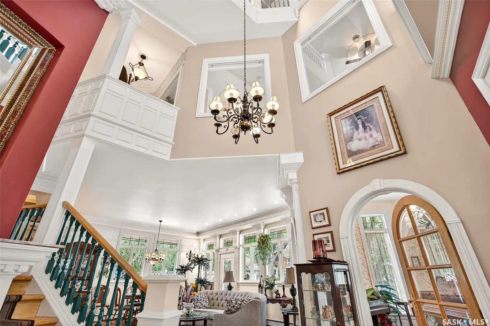 220 Hall STREET W