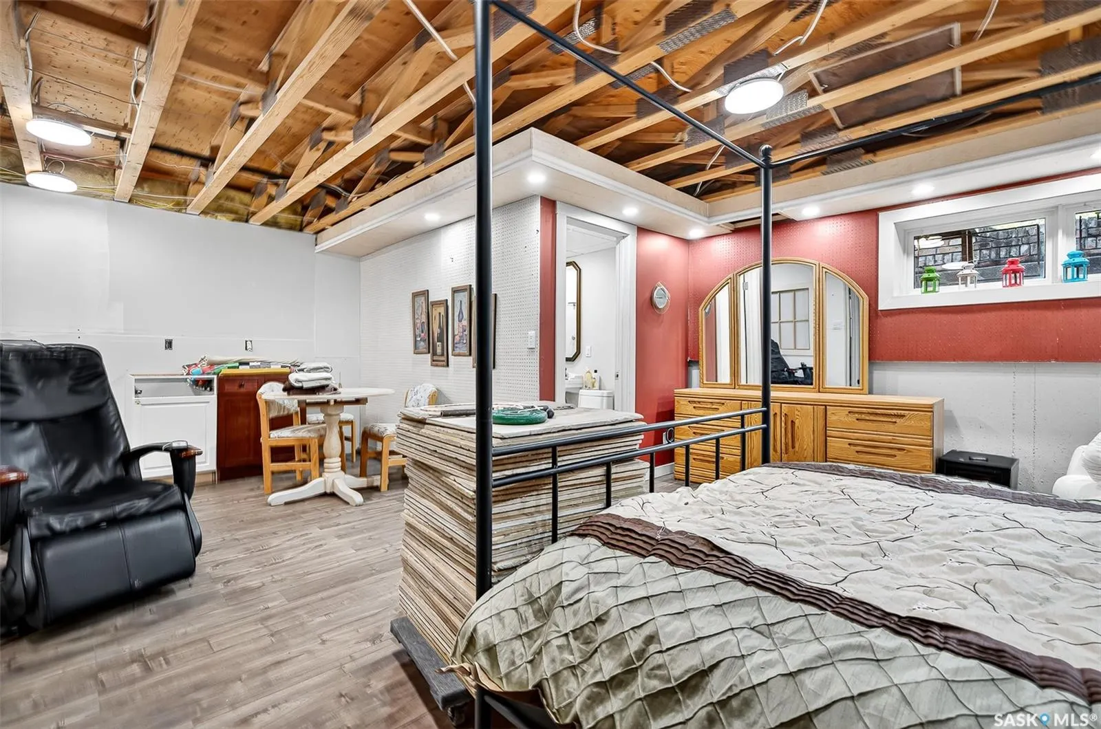 220 Hall STREET W