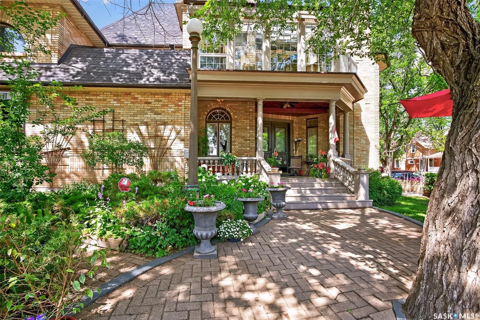 220 Hall STREET W
