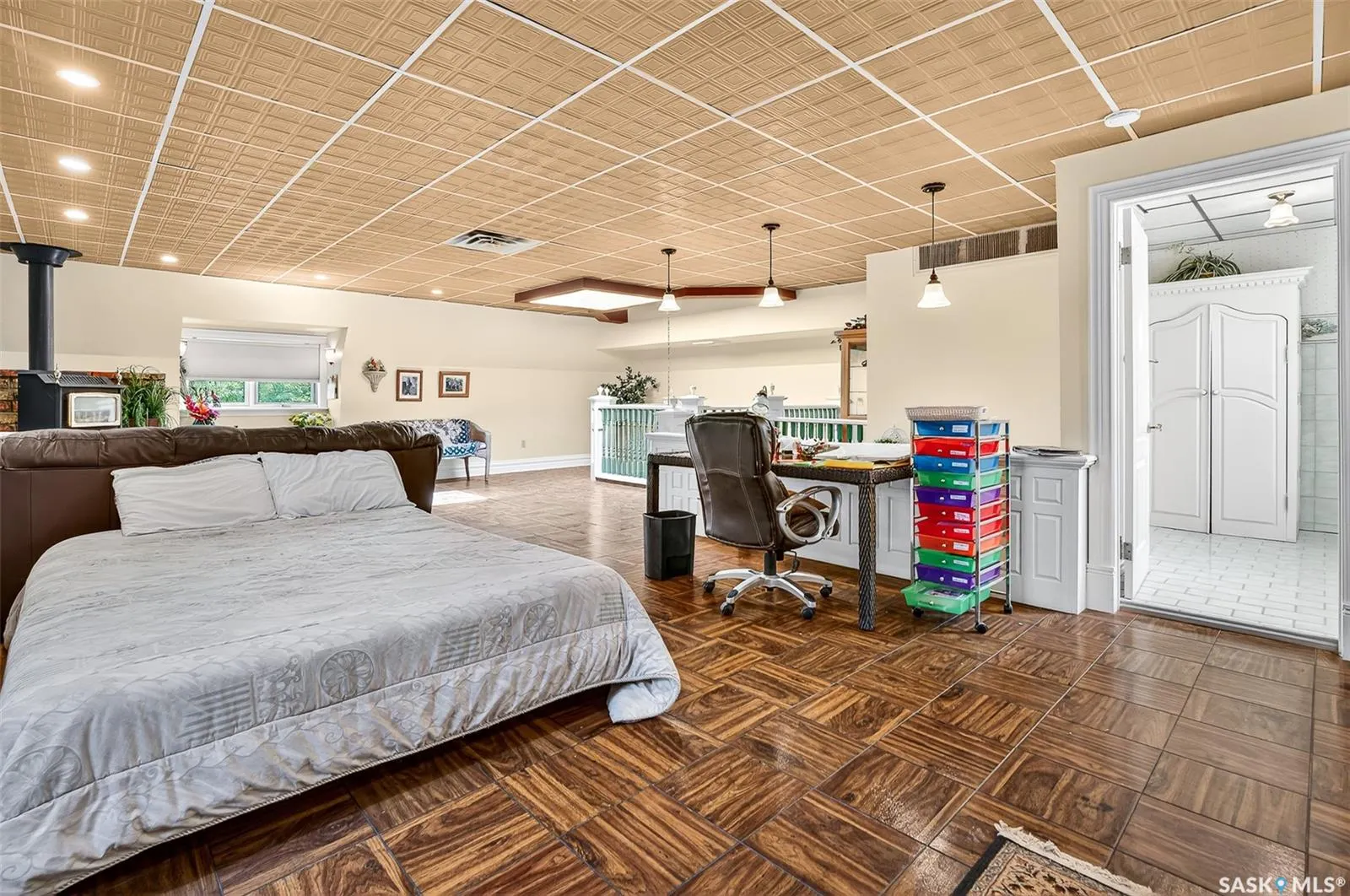 220 Hall STREET W