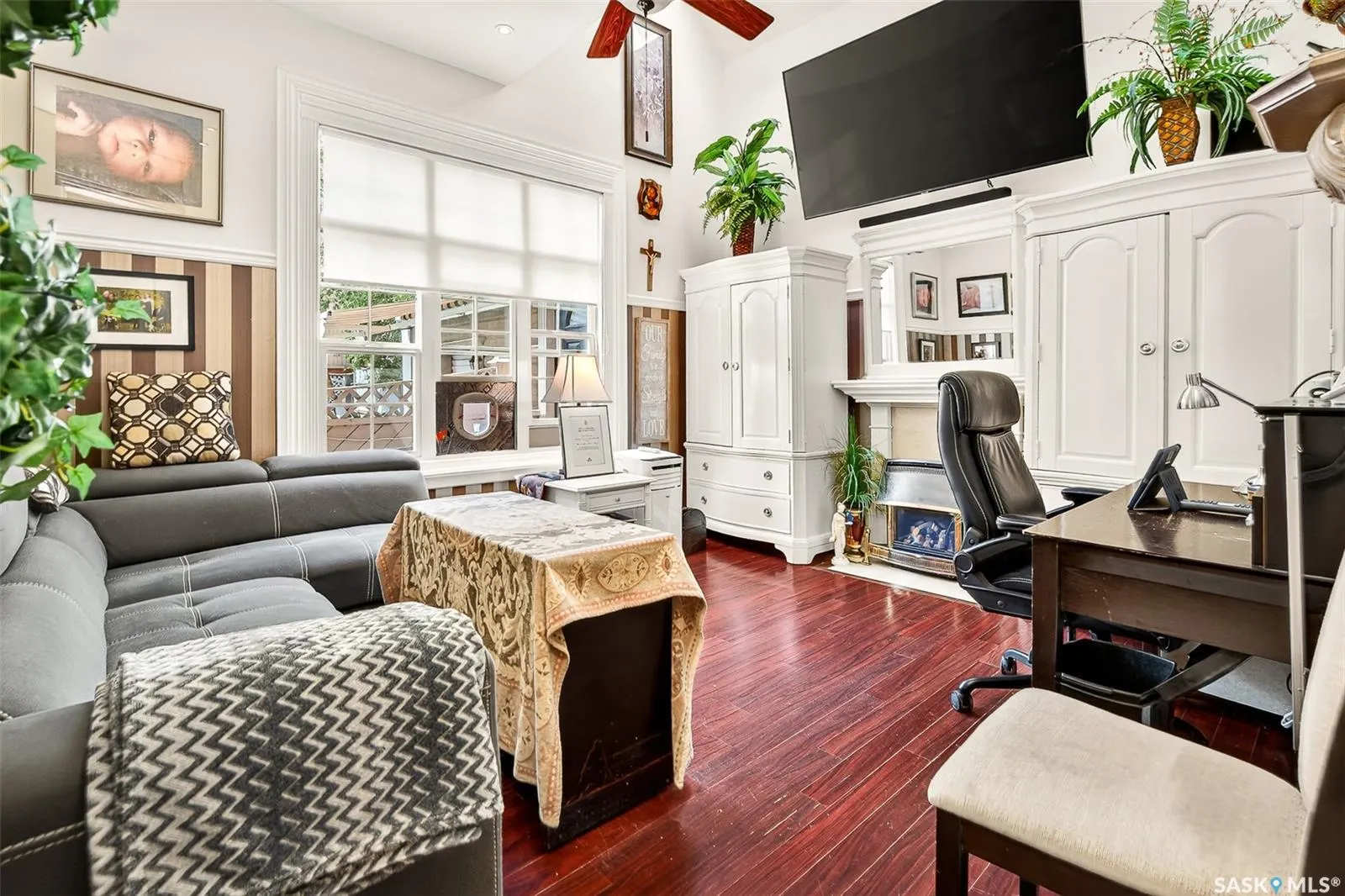 220 Hall STREET W