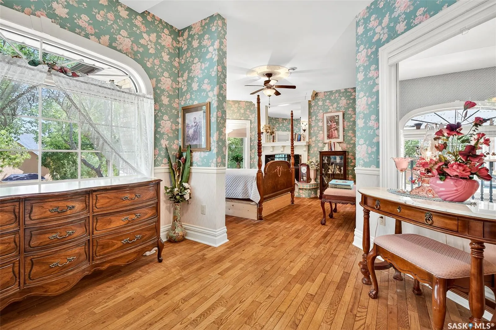 220 Hall STREET W