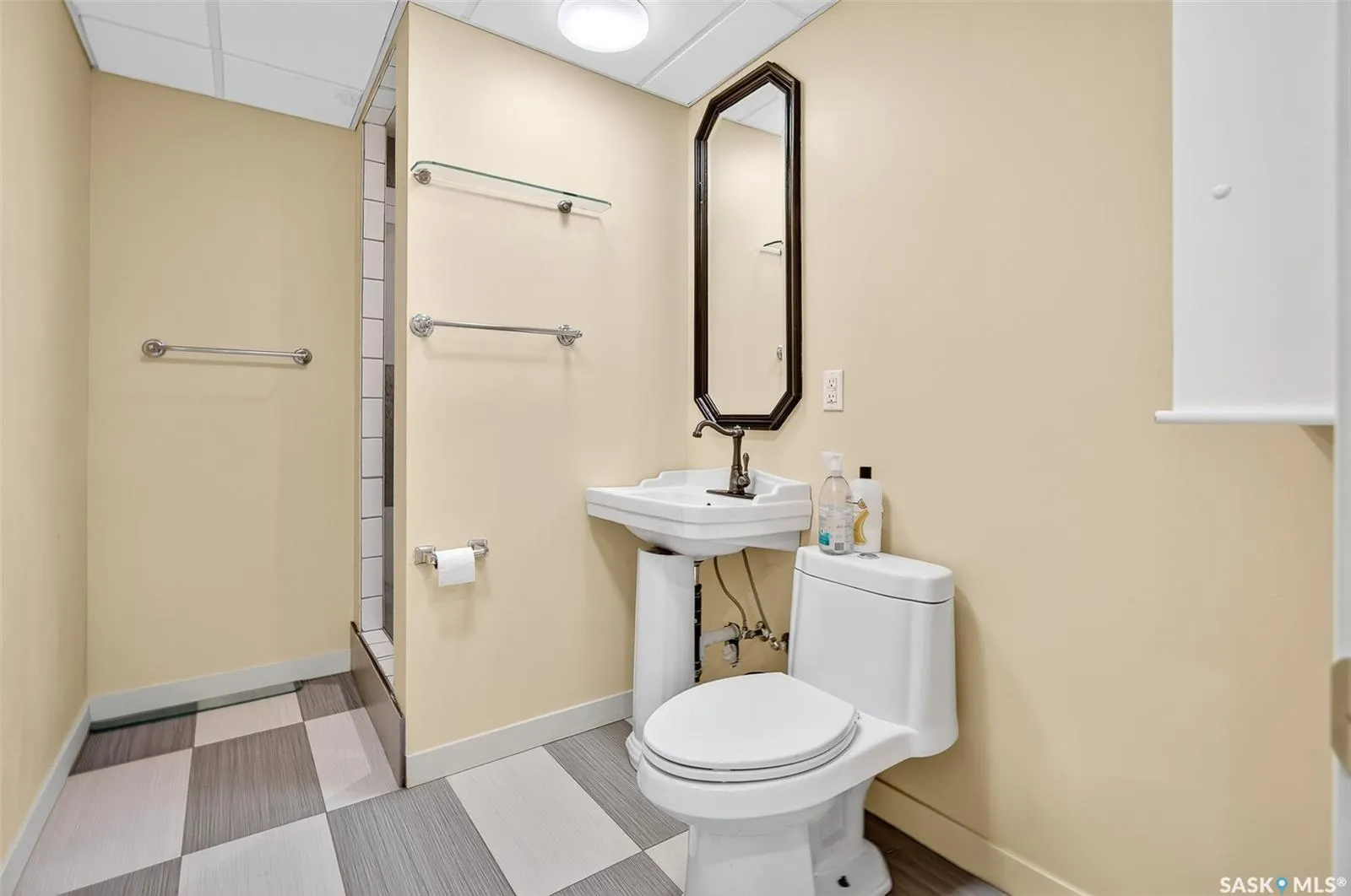 220 Hall STREET W