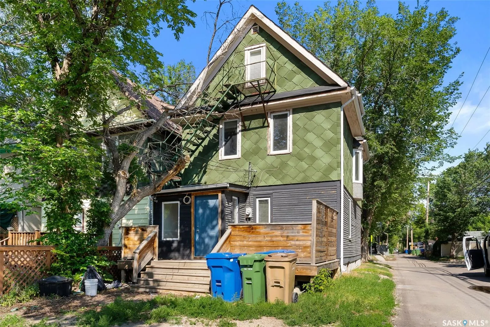 2358 Montreal STREET