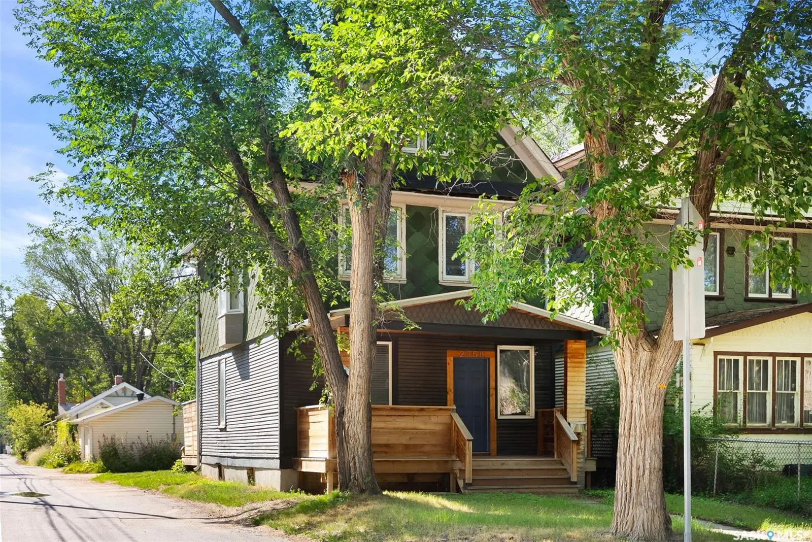 2358 Montreal STREET