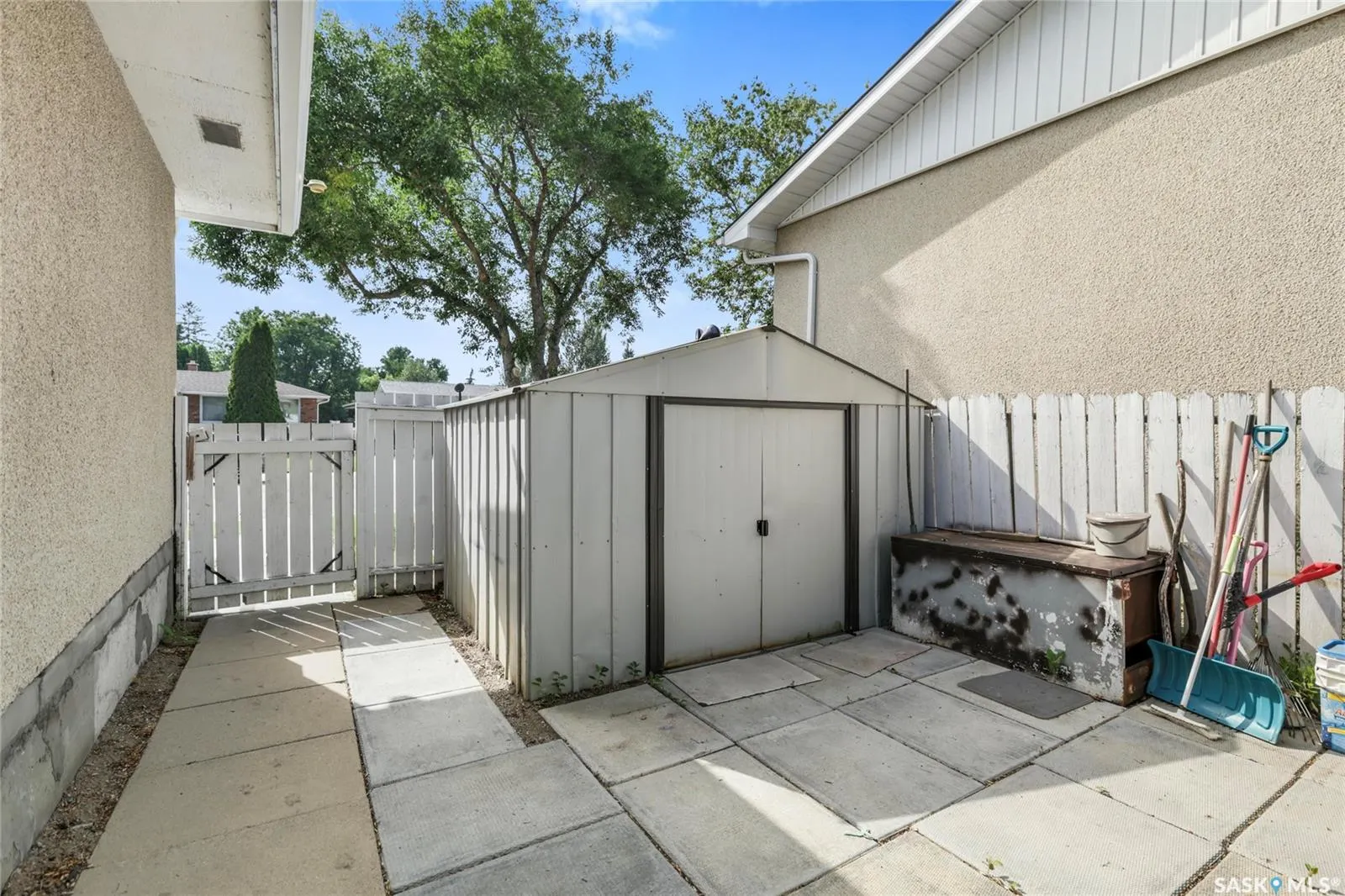 206 Lloyd CRESCENT