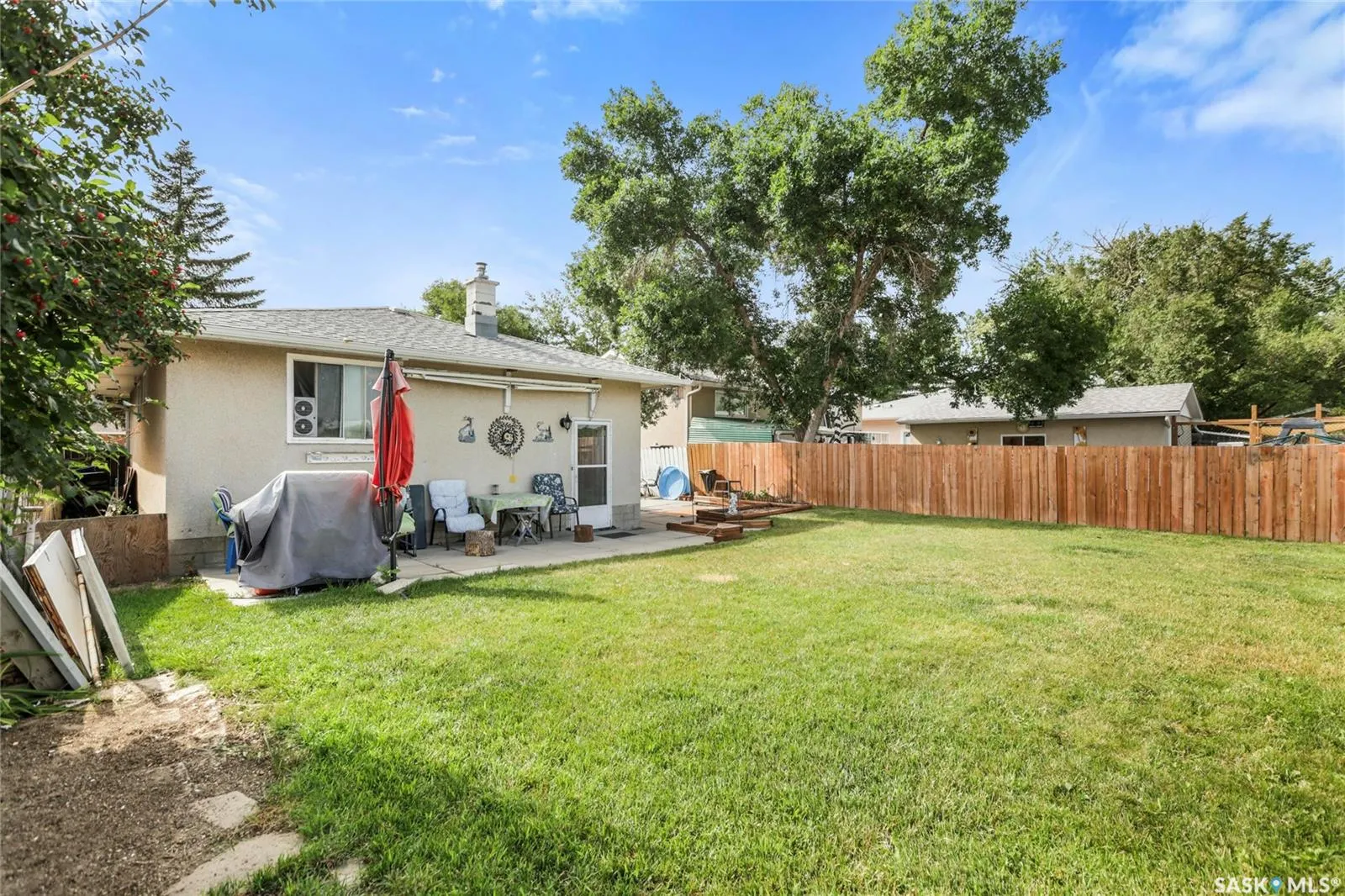 206 Lloyd CRESCENT