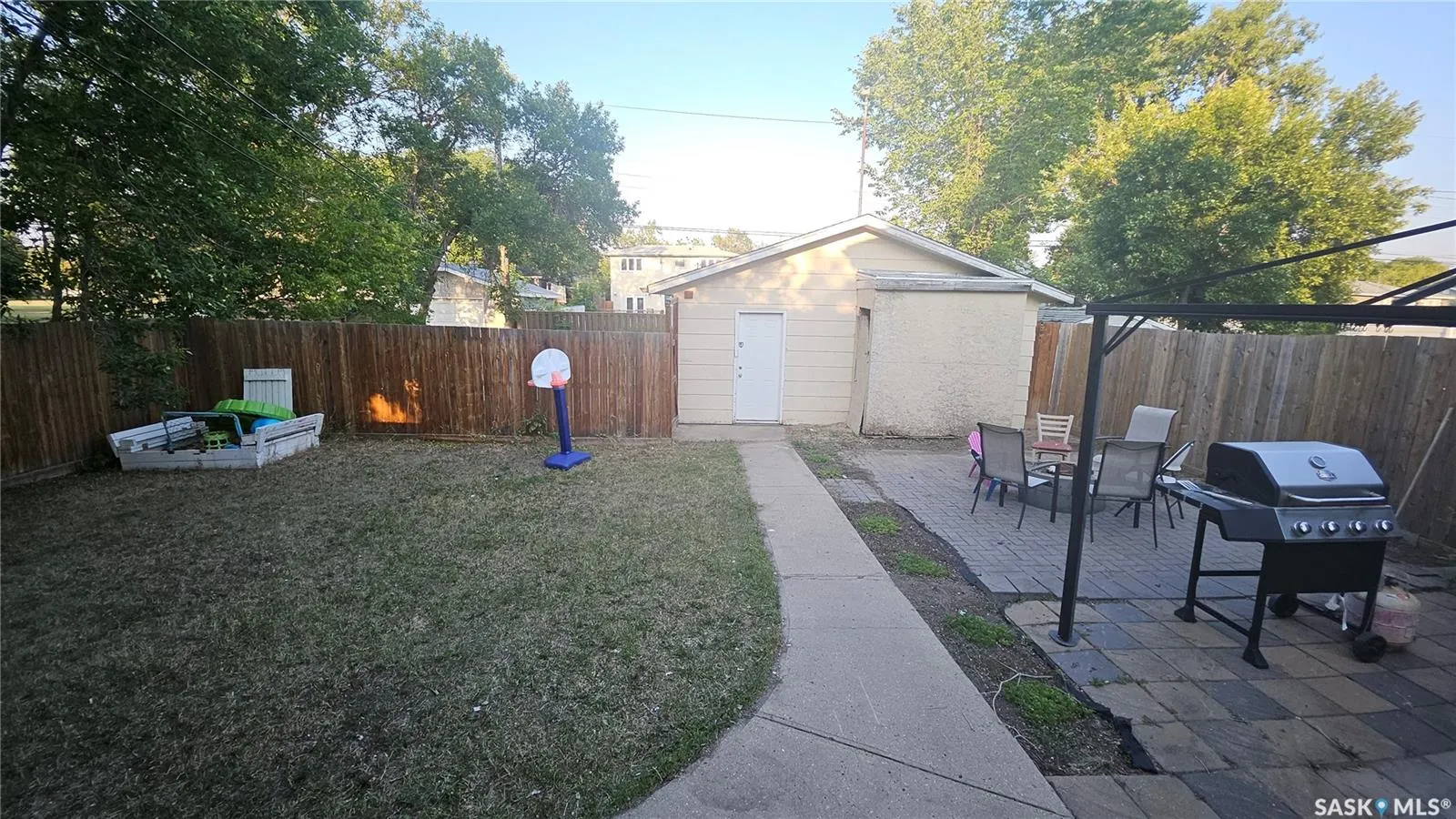 909 FORGET STREET