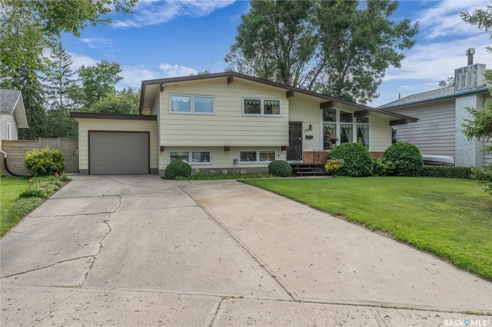 195 McDougall CRESCENT