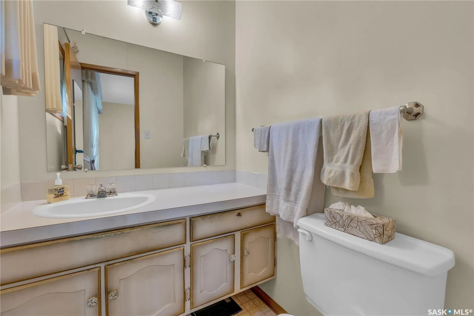 195 McDougall CRESCENT
