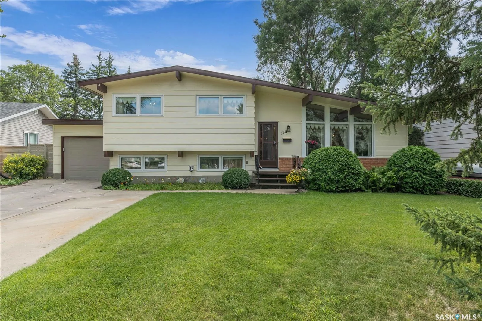 195 McDougall CRESCENT