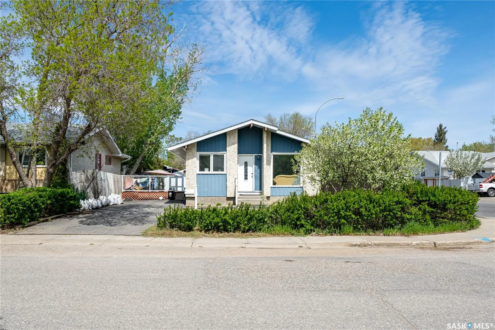 198 THOMSON AVENUE