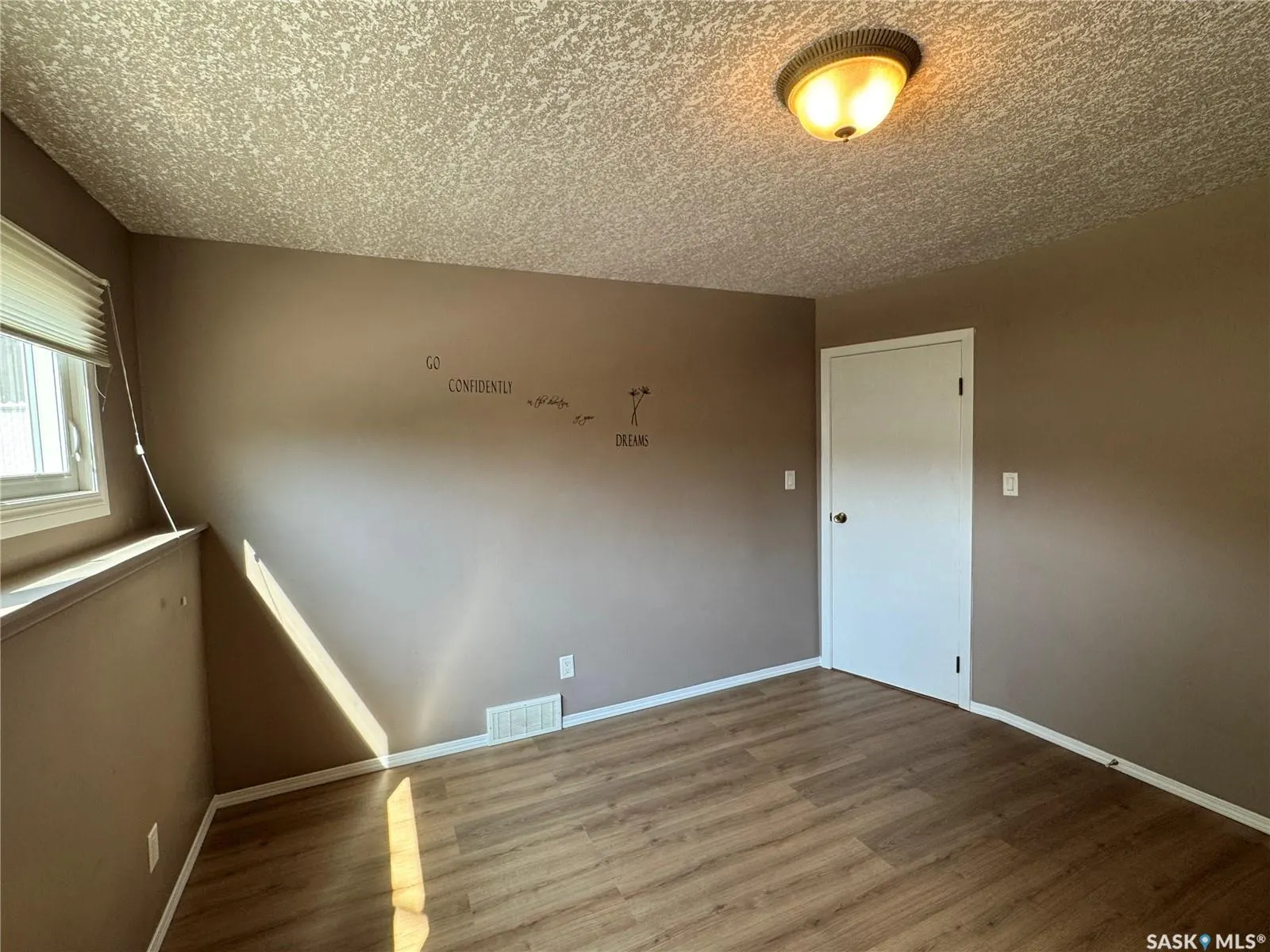 186 Bothwell CRESCENT