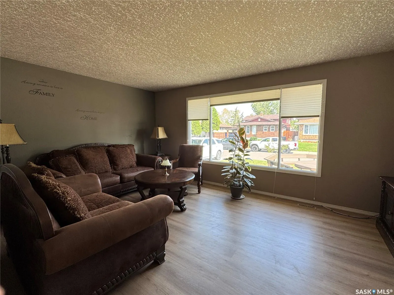 186 Bothwell CRESCENT
