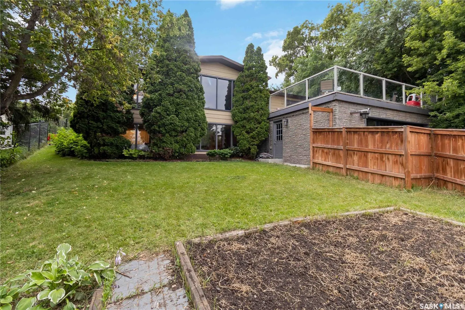 1908 Pembina AVENUE