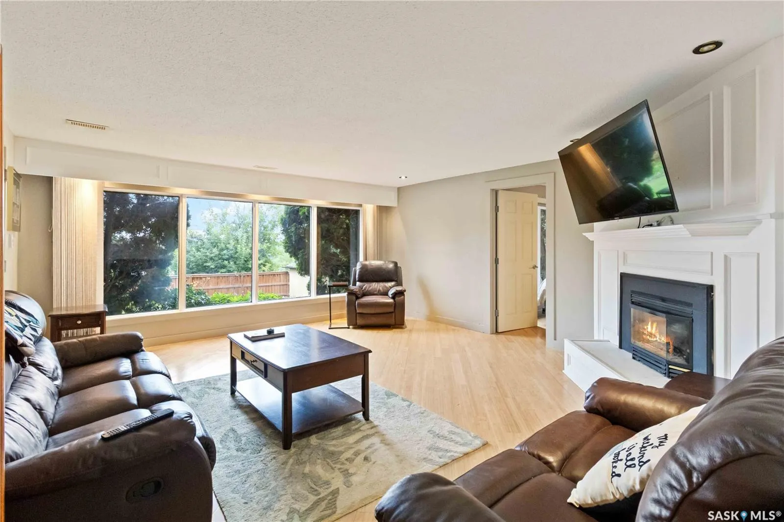 1908 Pembina AVENUE