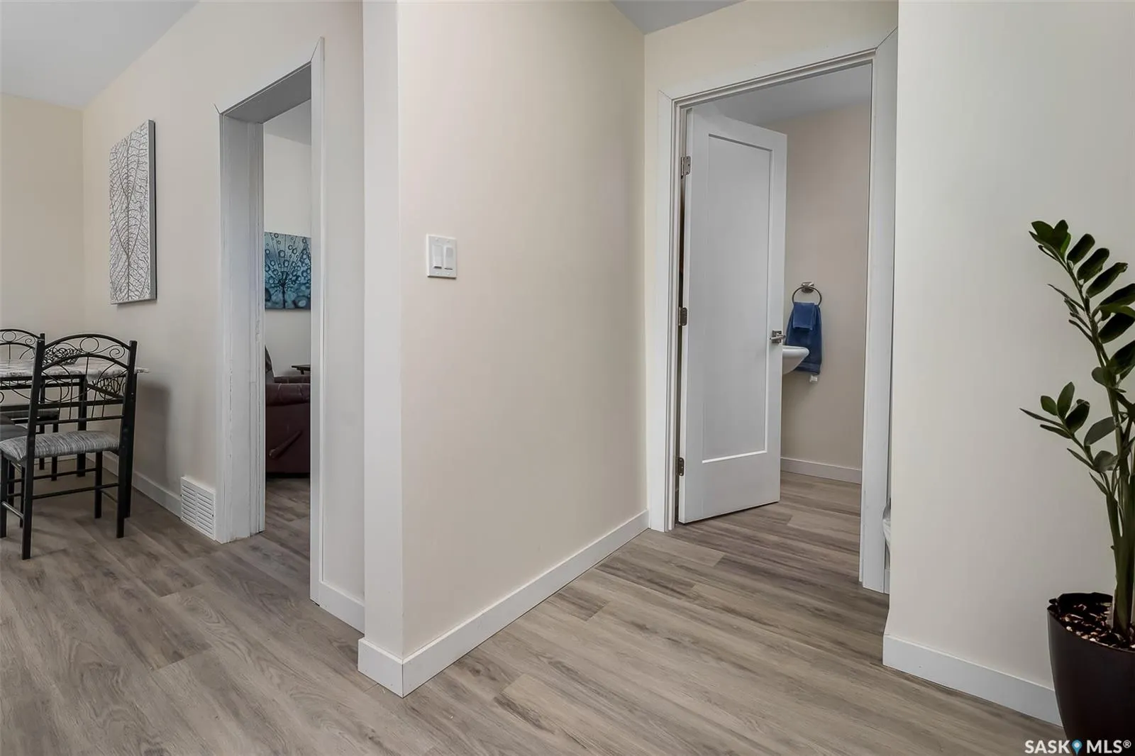 964 Athabasca STREET W