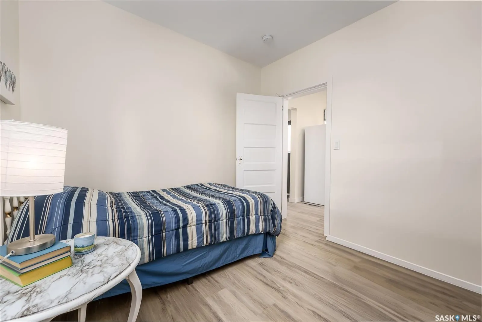 964 Athabasca STREET W