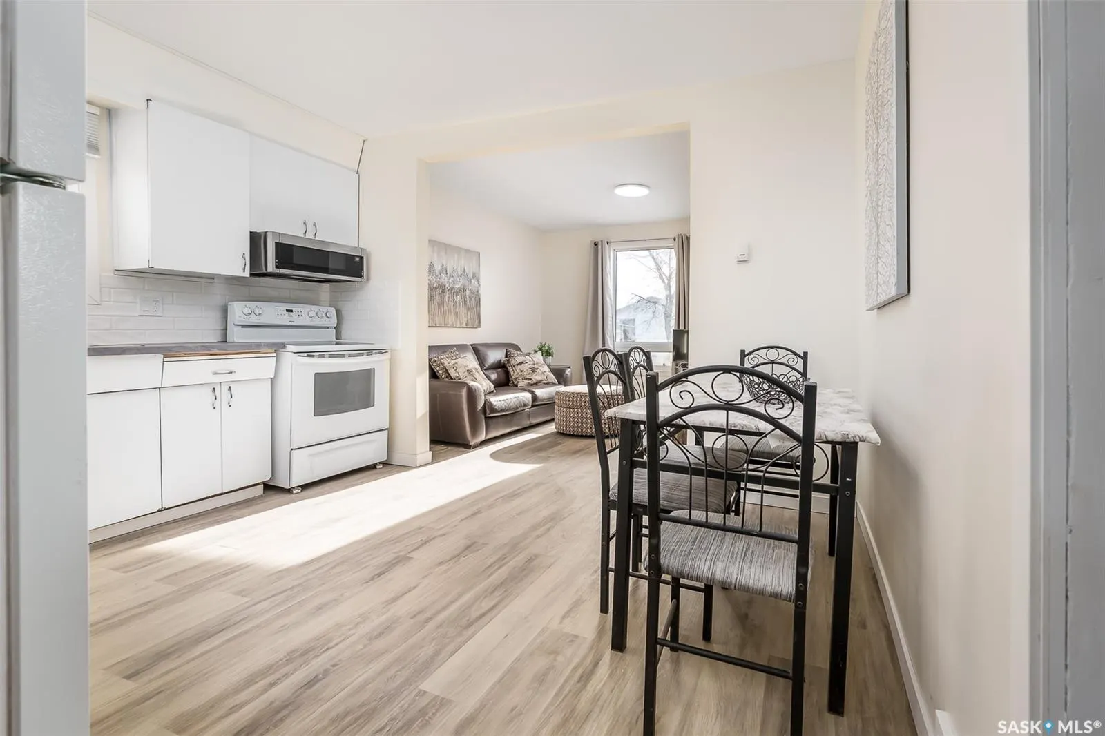 964 Athabasca STREET W