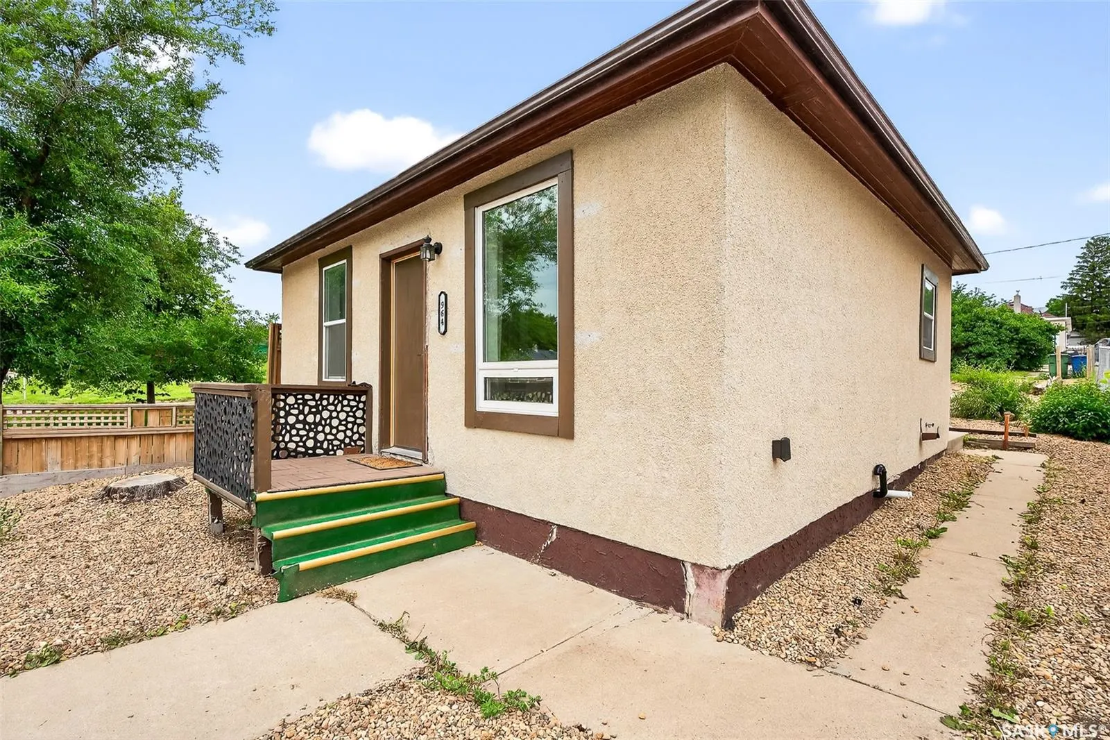 964 Athabasca STREET W