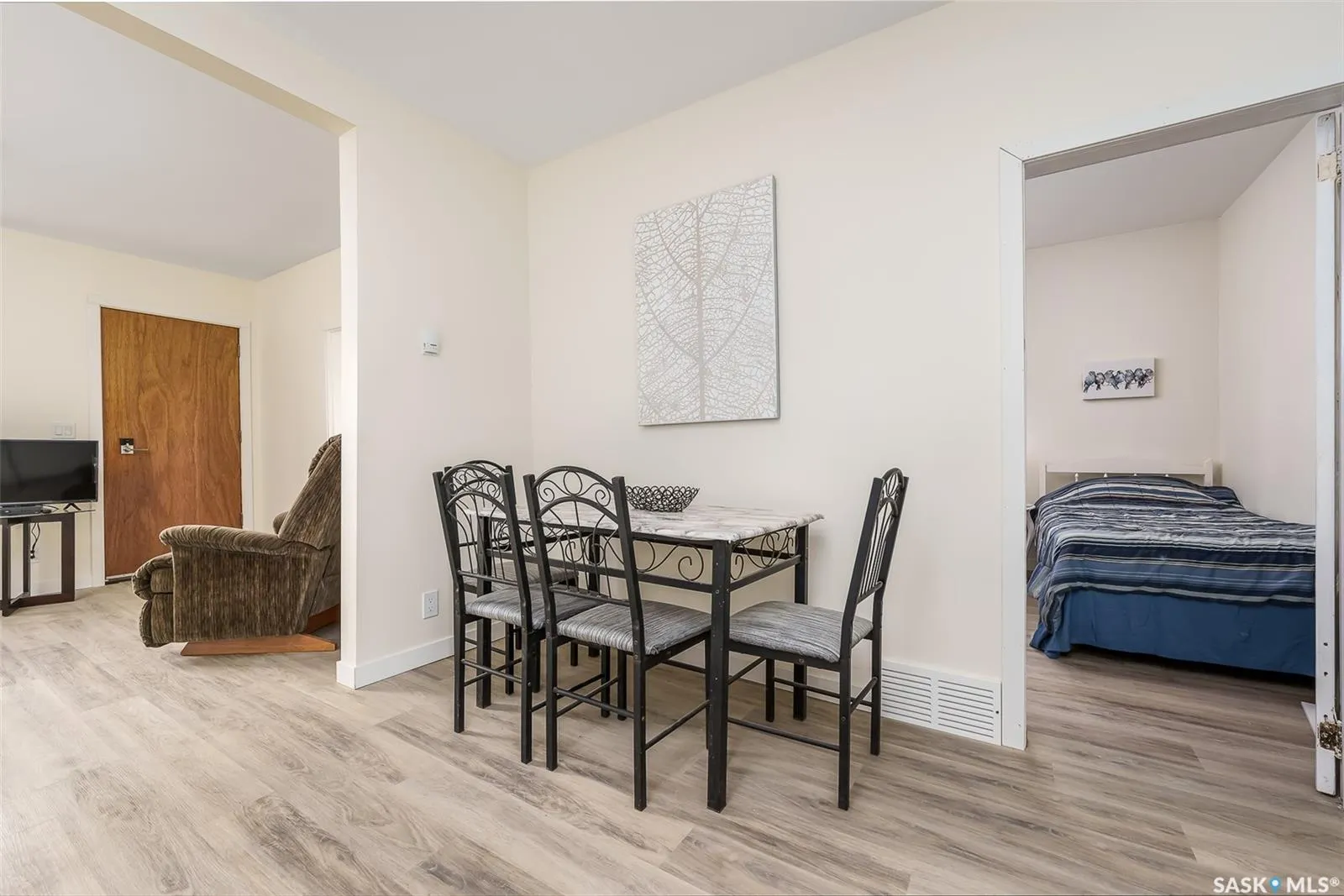 964 Athabasca STREET W