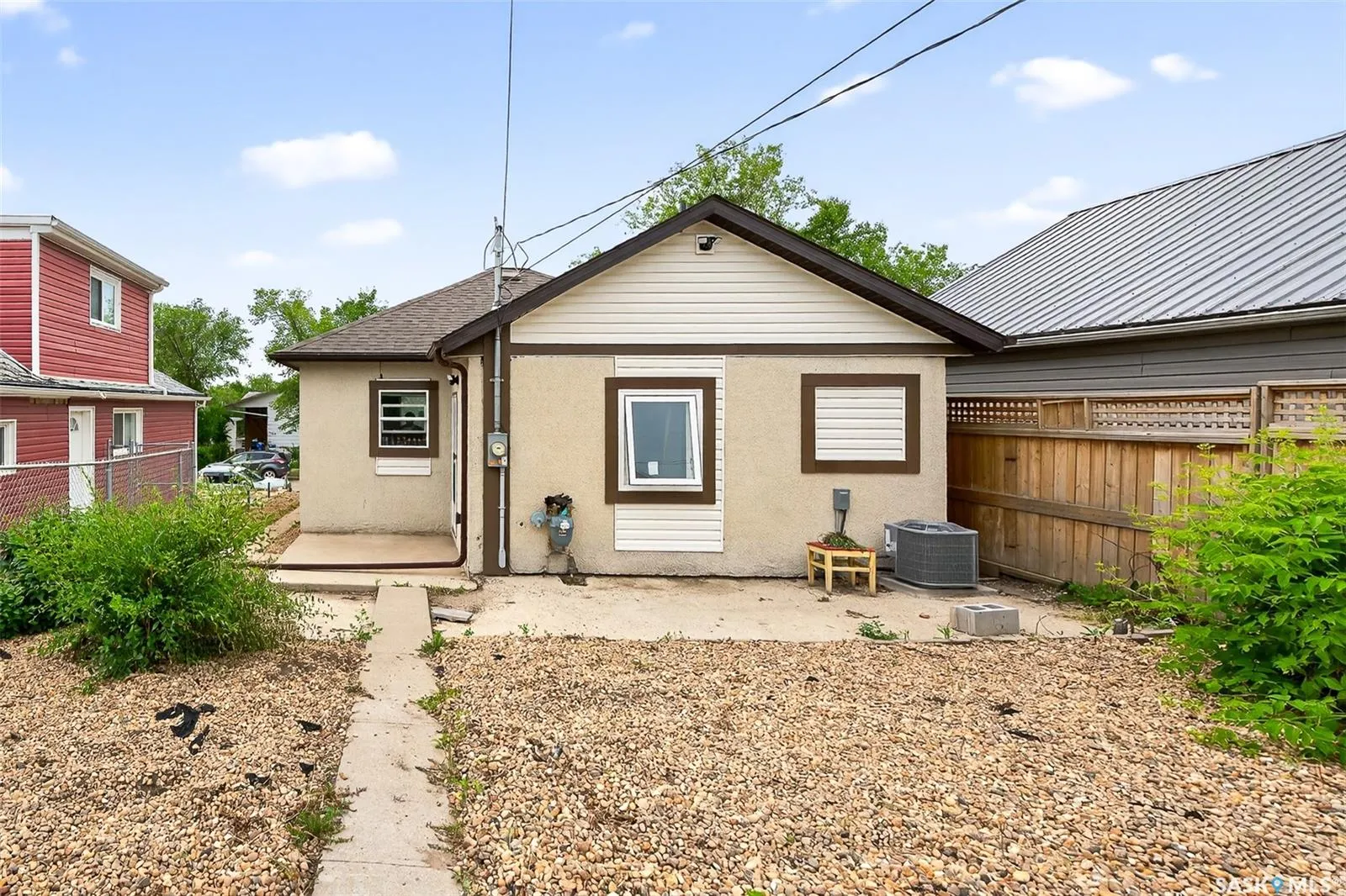 964 Athabasca STREET W