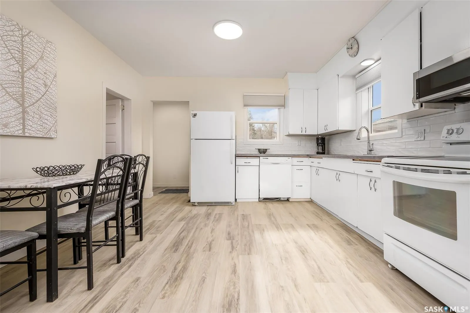964 Athabasca STREET W