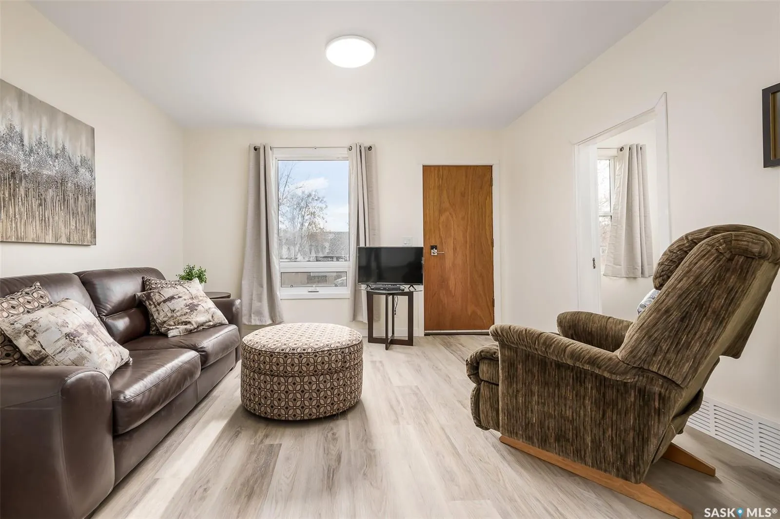 964 Athabasca STREET W