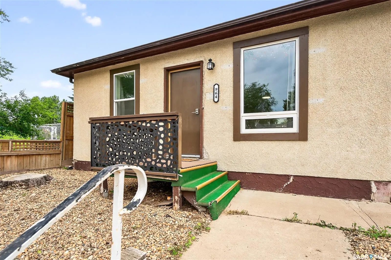 964 Athabasca STREET W