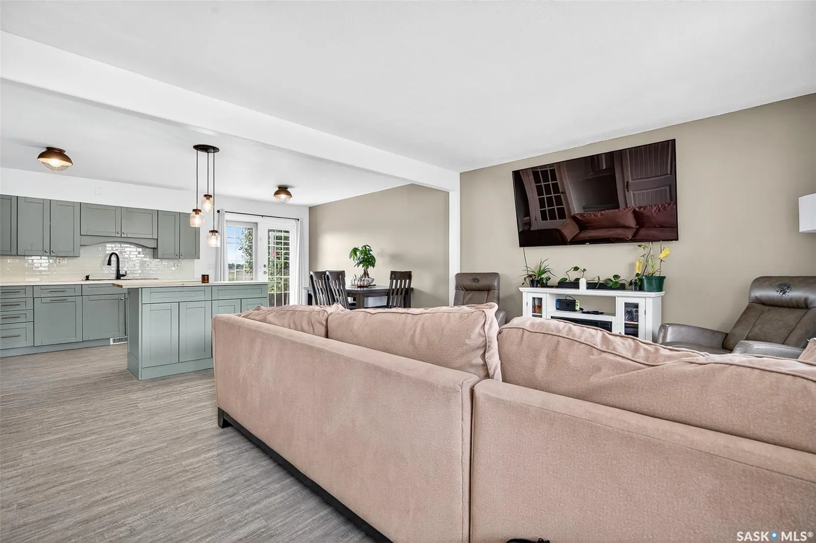 1211 Stadacona STREET W