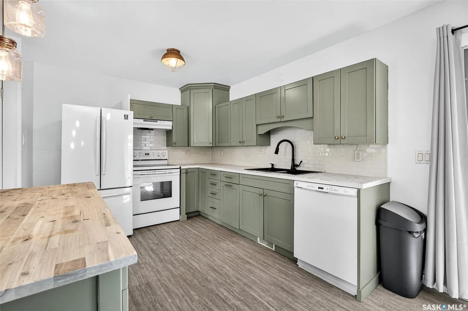 1211 Stadacona STREET W