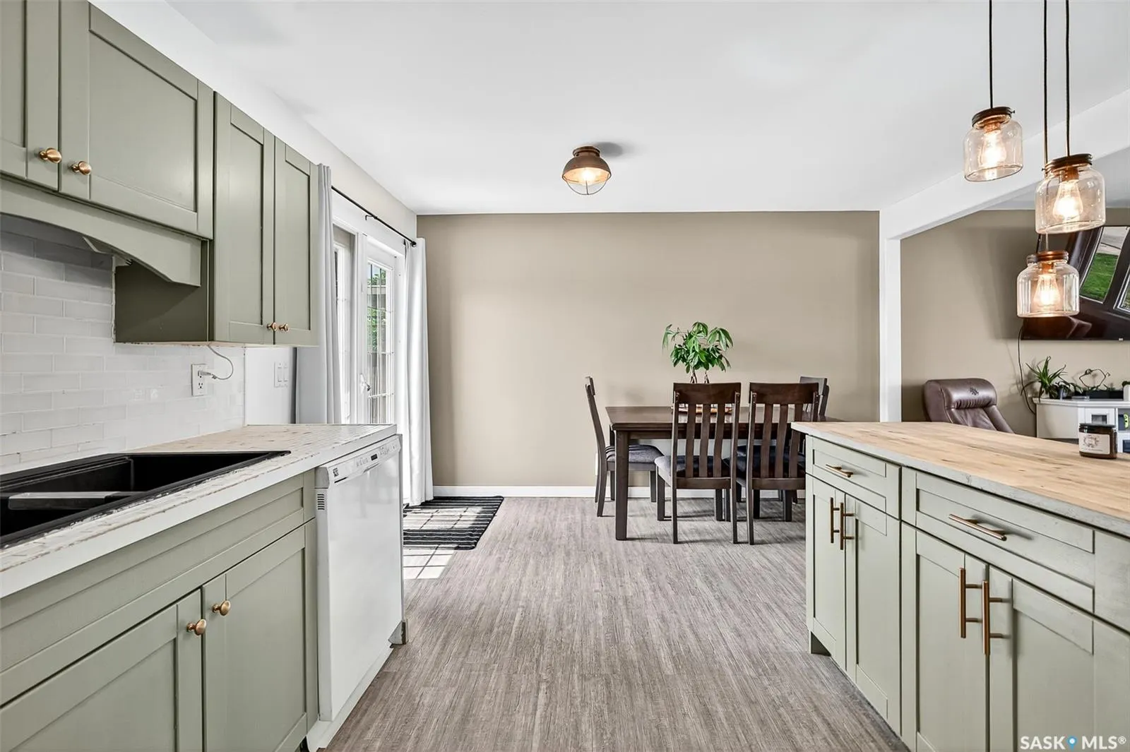 1211 Stadacona STREET W